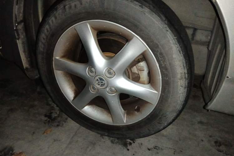 Used Toyota Corolla EX 2010 1.6L Automatic Luxury Edition Right Front Wheel Hub
