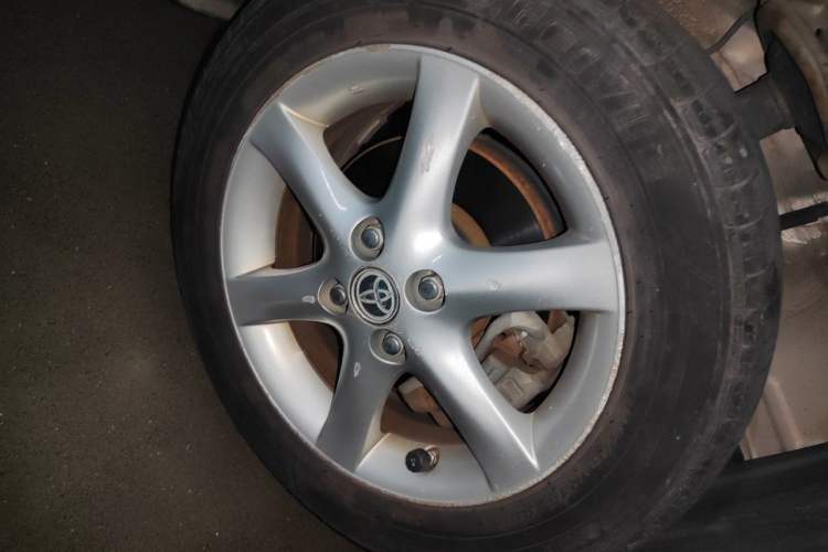Used Toyota Corolla EX 2010 1.6L Automatic Luxury Edition Right Front Wheel Hub