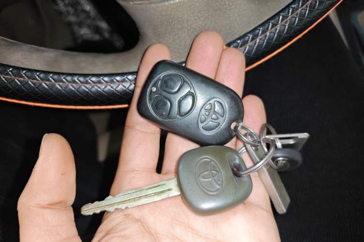 Used Toyota Corolla EX 2010 1.6L Manual Classic Edition Vehicle Key