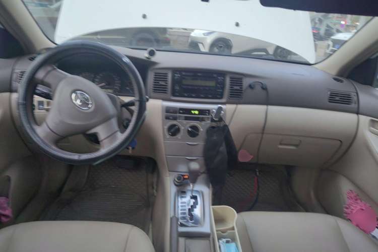 Used Toyota Corolla EX 2010 1.6L Automatic Luxury Edition Center Console