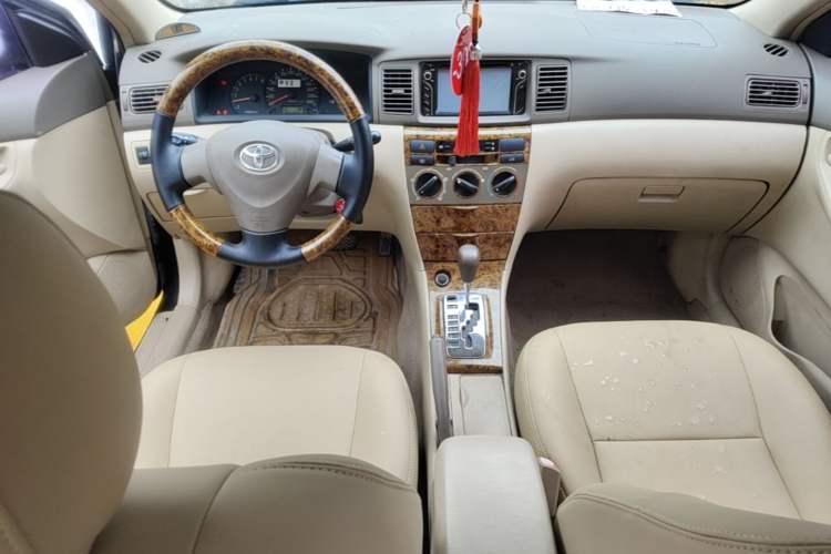 Used Toyota Corolla EX 2011 1.6L Automatic Classic Edition Center Console