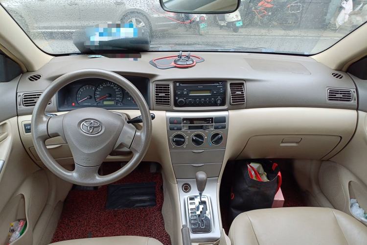 Used Toyota Corolla EX 2011 1.6L Automatic Luxury Edition Center Console