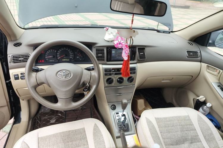 Used Toyota Corolla EX 2011 1.6L Automatic Luxury Edition Center Console