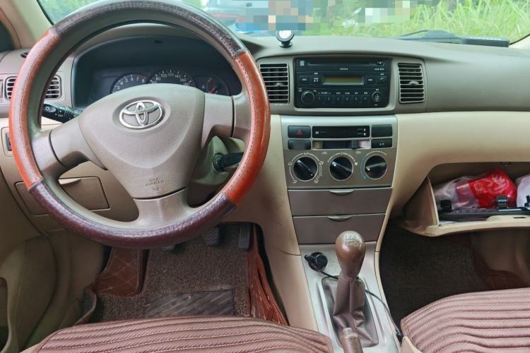 Used Toyota Corolla EX 2011 1.6L Manual Luxury Edition Center Console