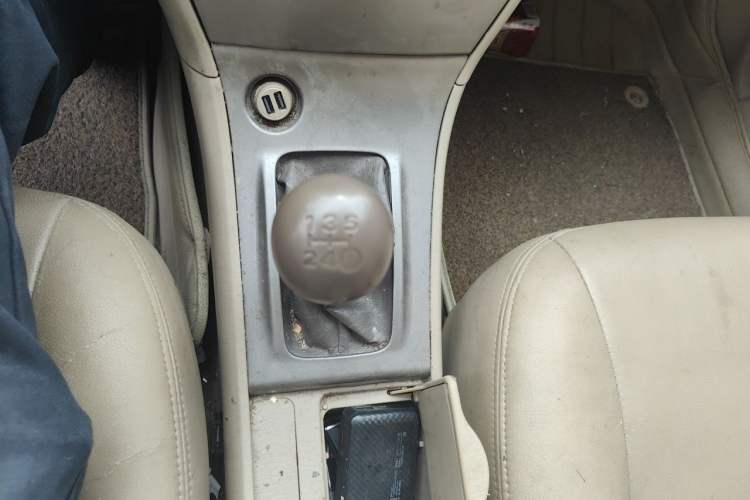 Used Toyota Corolla EX 2011 1.6L Manual Classic Edition Gear Lever