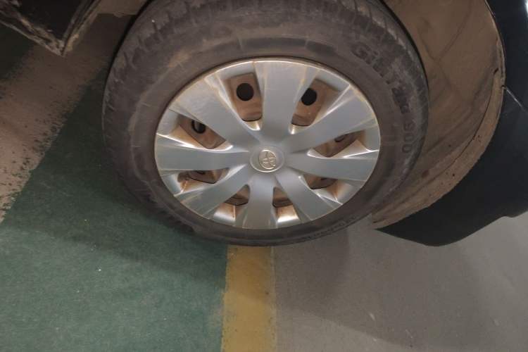 Used Toyota Corolla EX 2011 1.6L Automatic Classic Edition Right Front Wheel Hub
