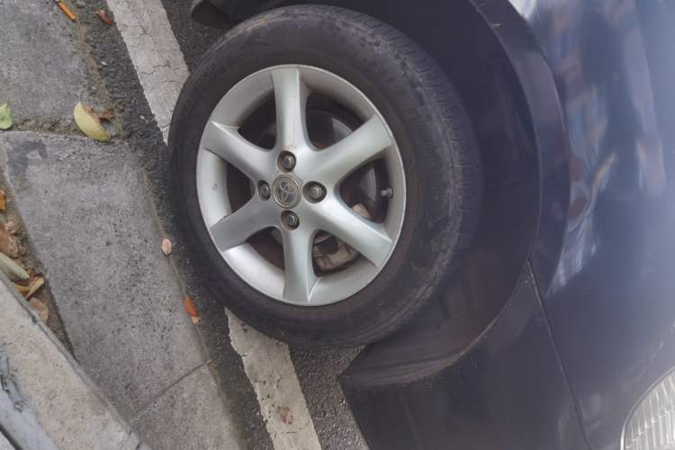 Used Toyota Corolla EX 2011 1.6L Automatic Luxury Edition Right Front Wheel Hub