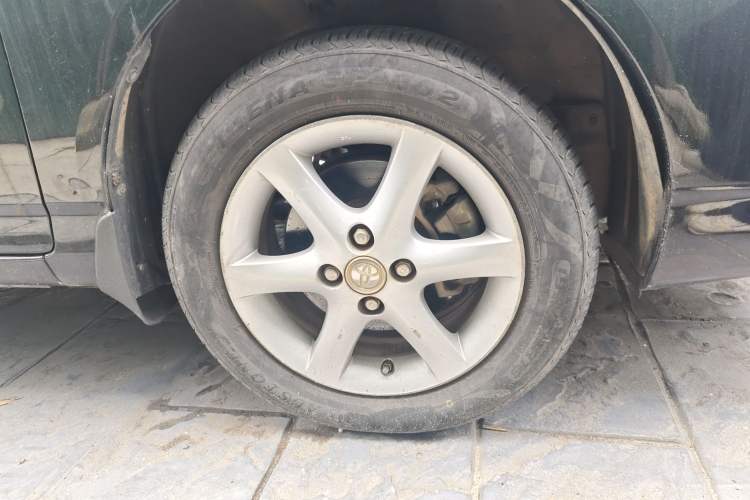 Used Toyota Corolla EX 2011 1.6L Automatic Luxury Edition Right Front Wheel Hub