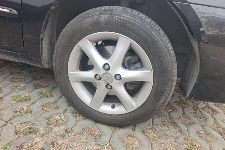 Used Toyota Corolla EX 2011 1.6L Automatic Luxury Edition Right Front Wheel Hub