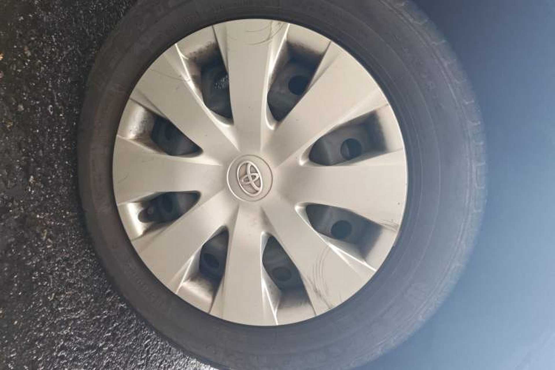 Used Toyota Corolla EX 2011 1.6L Automatic Classic Edition Right Front Wheel Hub