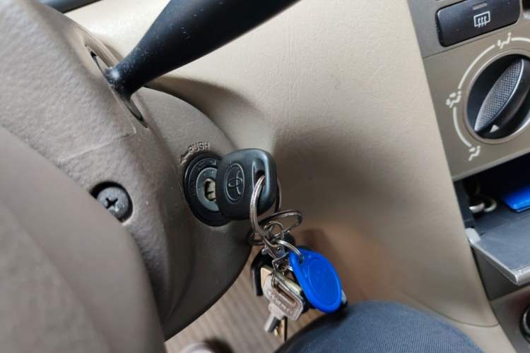 Used Toyota Corolla EX 2011 1.6L Manual Classic Edition Vehicle Key