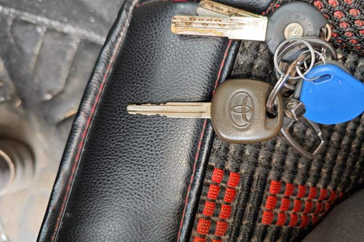 Used Toyota Corolla EX 2011 1.6L Automatic Classic Edition Vehicle Key