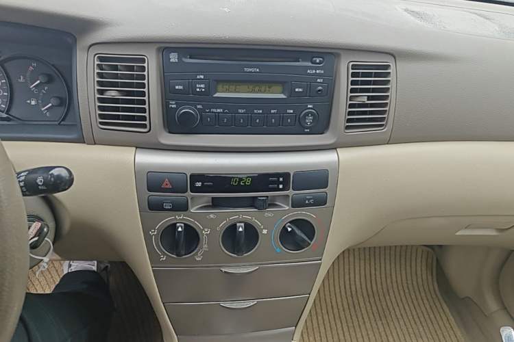 Used Toyota Corolla EX 2011 1.6L Automatic Luxury Edition Audio And AC Panel