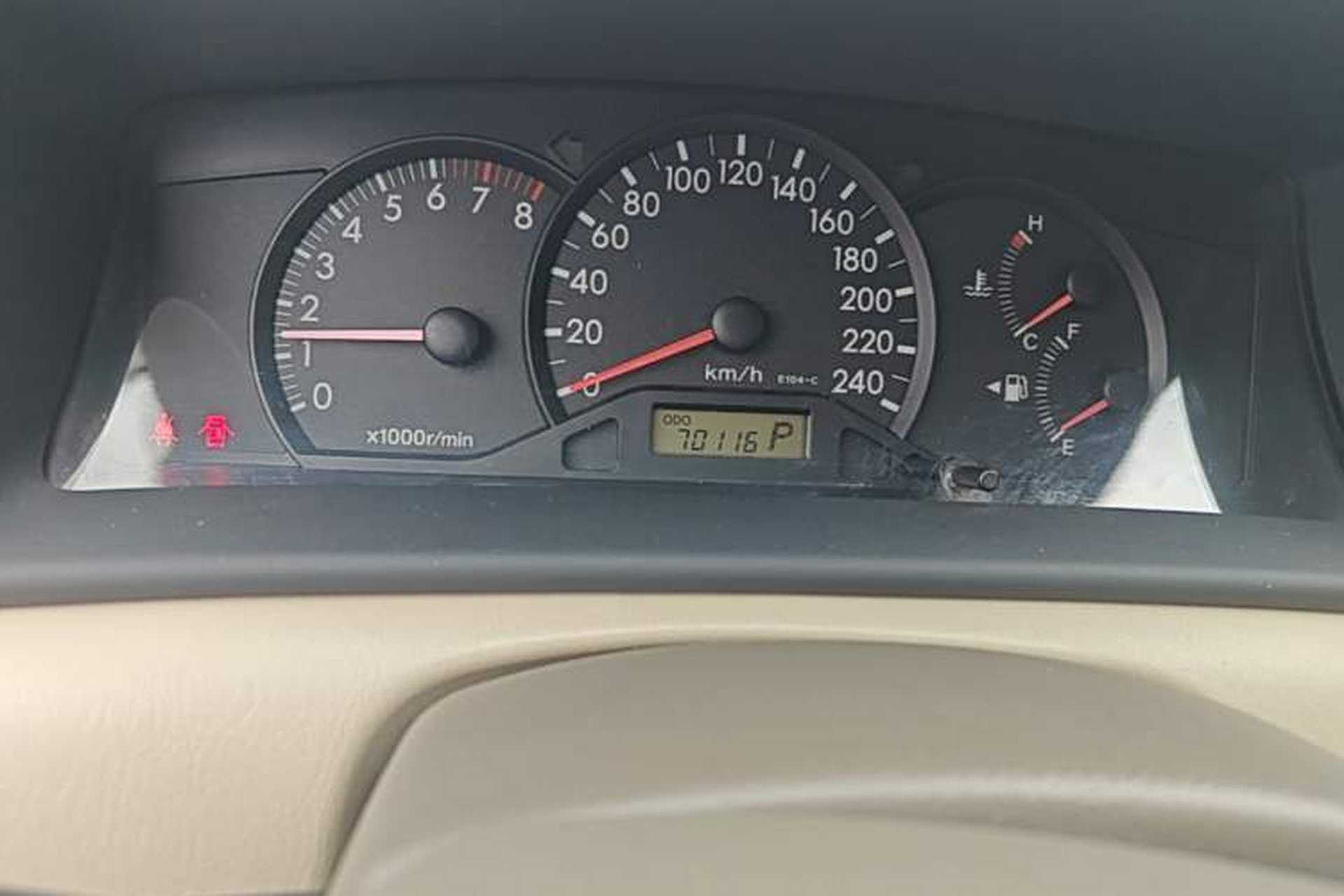 Used Toyota Corolla EX 2011 1.6L Automatic Luxury Edition Odometer Close Up