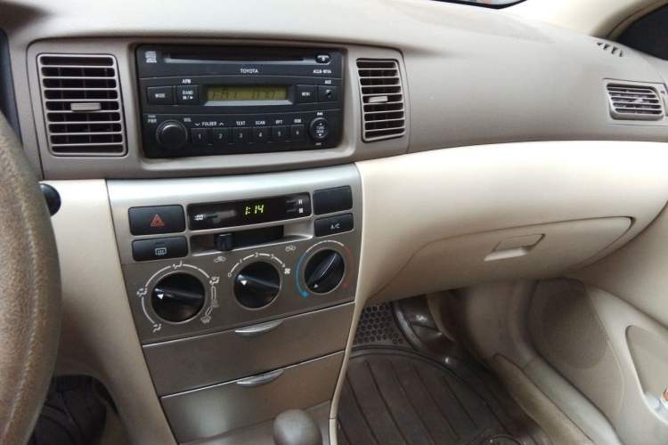 Used Toyota Corolla EX 2011 1.6L Automatic Luxury Edition Audio And AC Panel