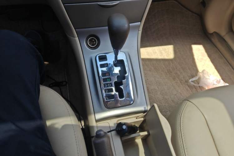Used Toyota Corolla EX 2011 1.6L Automatic Luxury Edition Gear Lever