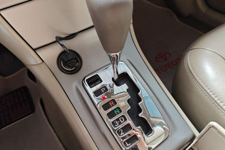 Used Toyota Corolla EX 2011 1.6L Automatic Luxury Edition Gear Lever
