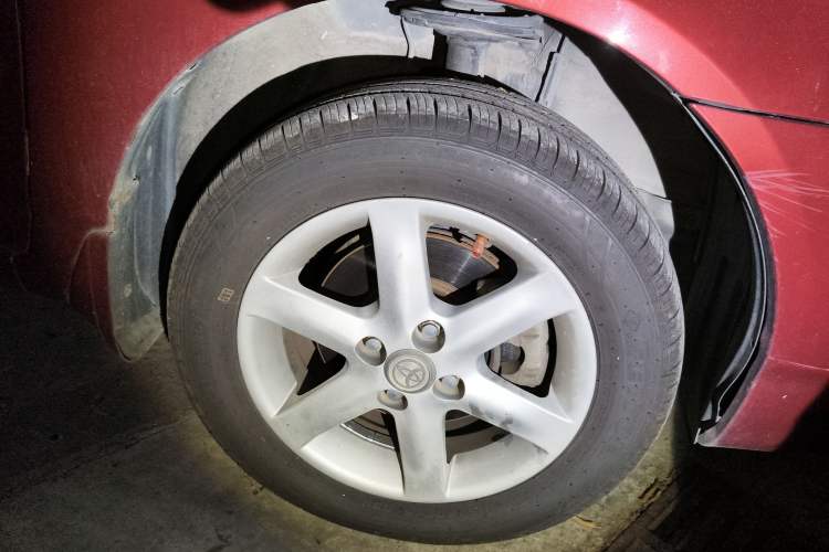 Used Toyota Corolla EX 2011 1.6L Automatic Classic Edition Right Front Wheel Hub