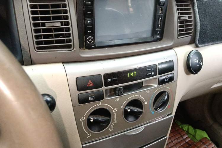 Used Toyota Corolla EX 2011 1.6L Automatic Classic Edition Audio And AC Panel