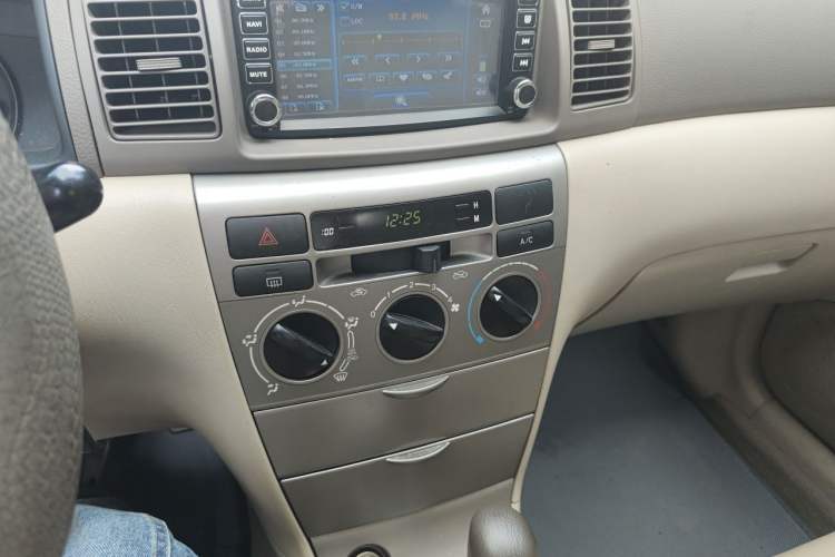 Used Toyota Corolla EX 2011 1.6L Automatic Luxury Edition Audio And AC Panel