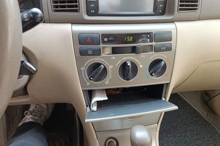 Used Toyota Corolla EX 2011 1.6L Automatic Classic Edition Audio And AC Panel