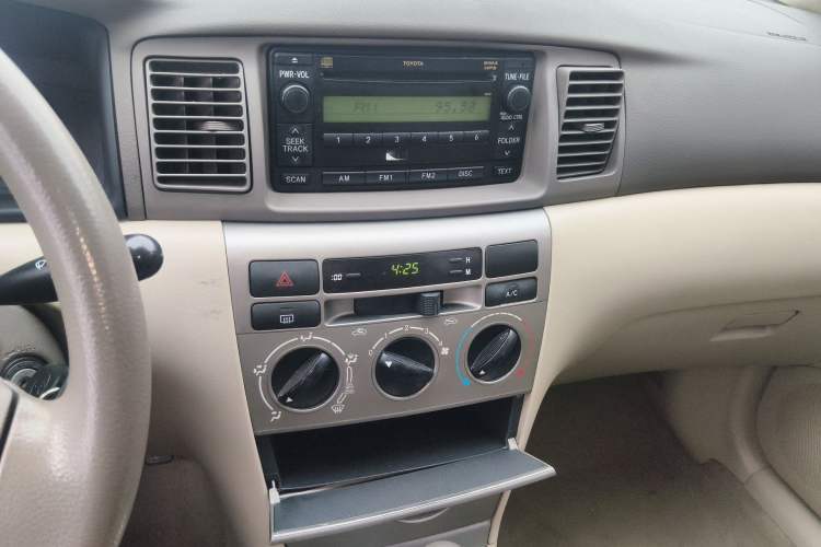 Used Toyota Corolla EX 2011 1.6L Automatic Luxury Edition Audio And AC Panel