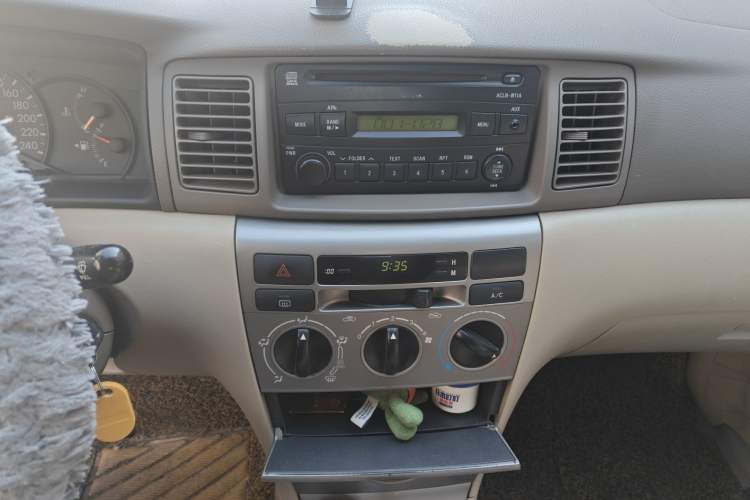 Used Toyota Corolla EX 2011 1.6L Automatic Luxury Edition Audio And AC Panel
