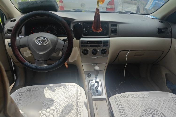 Used Toyota Corolla EX 2011 1.6L Automatic Luxury Edition Center Console