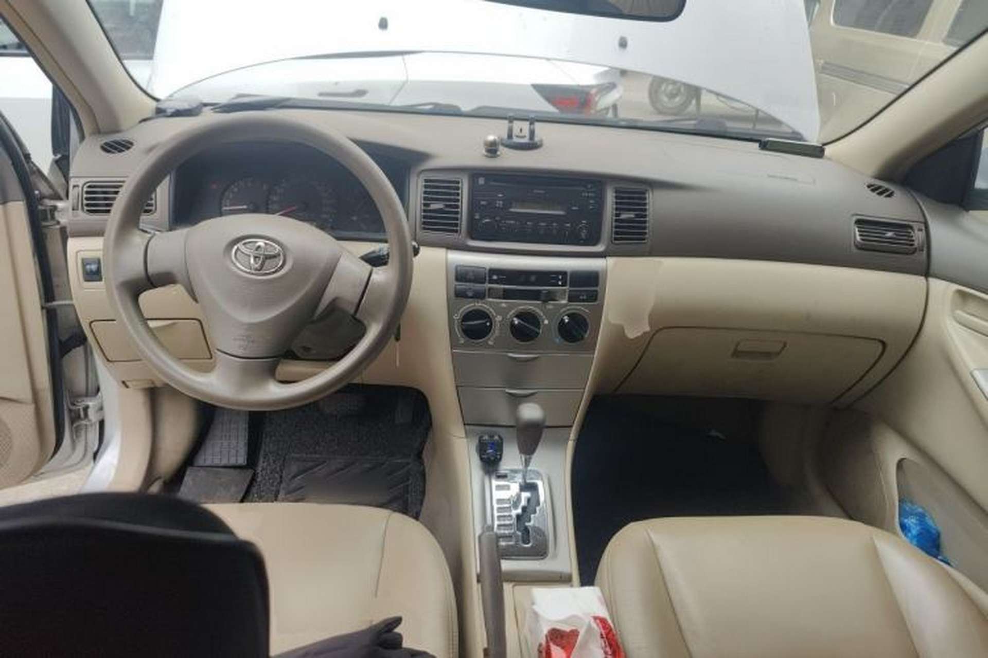 Used Toyota Corolla EX 2011 1.6L Automatic Luxury Edition Center Console