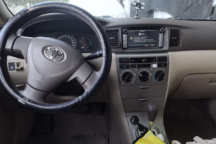 Used Toyota Corolla EX 2011 1.6L Automatic Luxury Edition Center Console