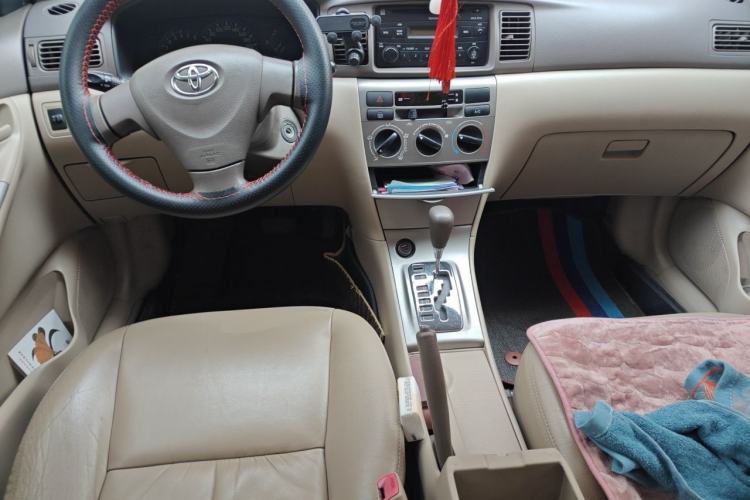 Used Toyota Corolla EX 2011 1.6L Automatic Luxury Edition Center Console