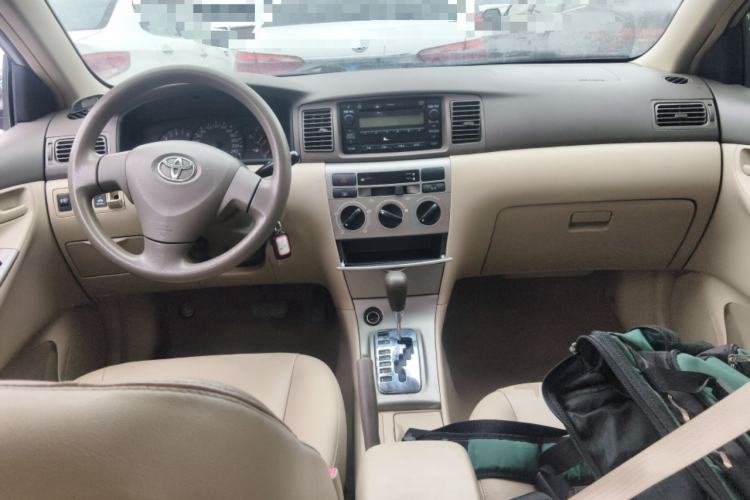 Used Toyota Corolla EX 2011 1.6L Automatic Luxury Edition Center Console