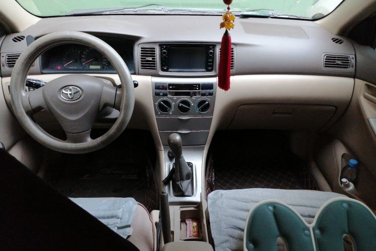 Used Toyota Corolla EX 2011 1.6L Manual Luxury Edition Center Console