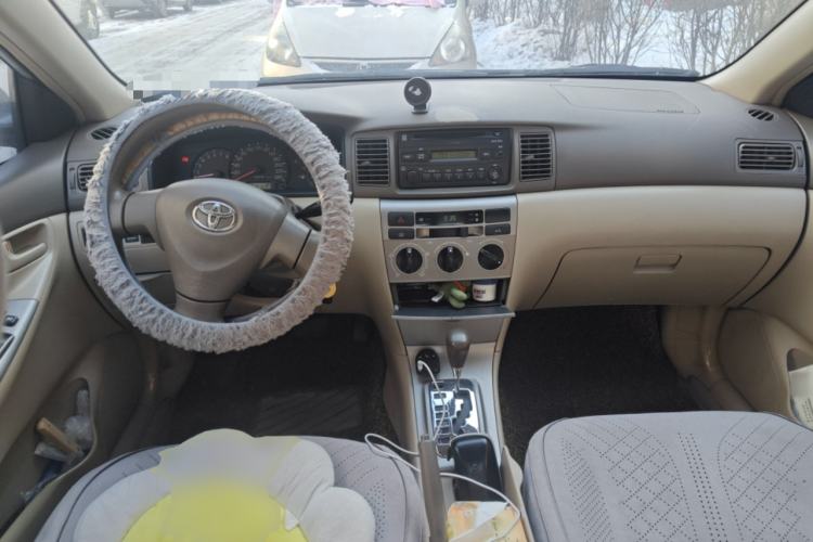 Used Toyota Corolla EX 2011 1.6L Automatic Luxury Edition Center Console