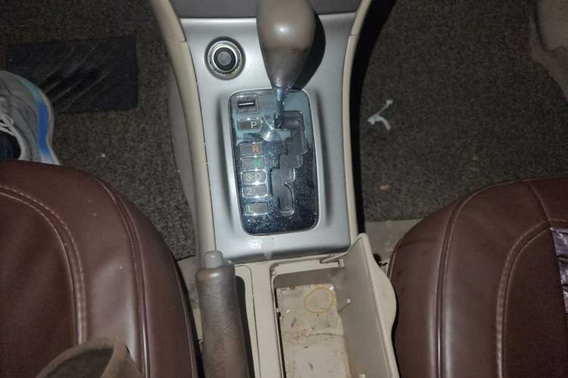 Used Toyota Corolla EX 2011 1.6L Automatic Classic Edition Gear Lever