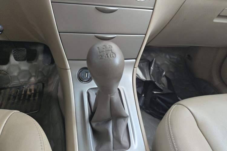Used Toyota Corolla EX 2011 1.6L Manual Luxury Edition Gear Lever