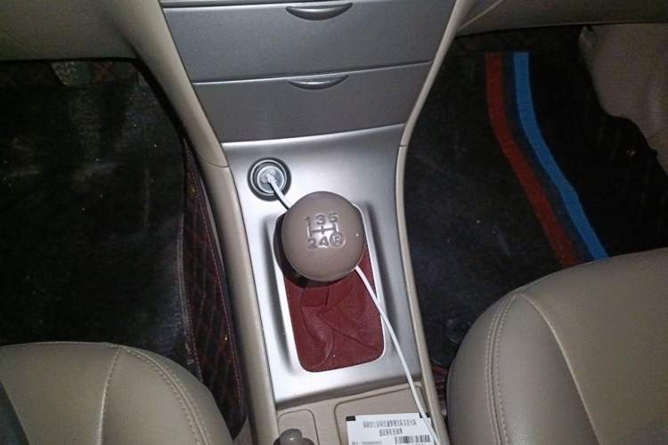 Used Toyota Corolla EX 2011 1.6L Manual Classic Edition Gear Lever