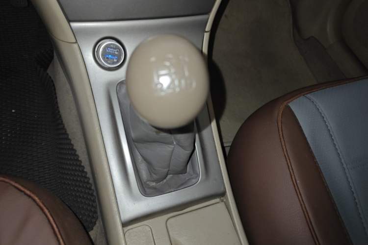 Used Toyota Corolla EX 2011 1.6L Manual Classic Edition Gear Lever