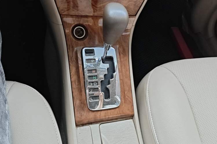 Used Toyota Corolla EX 2011 1.6L Automatic Classic Edition Gear Lever