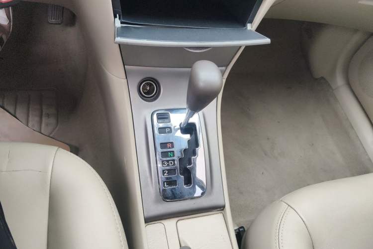 Used Toyota Corolla EX 2011 1.6L Automatic Luxury Edition Gear Lever