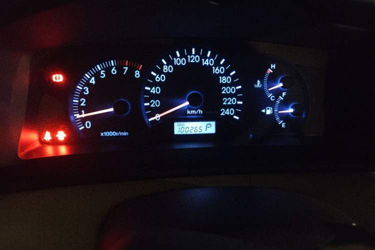 Used Toyota Corolla EX 2011 1.6L Automatic Luxury Edition Odometer Close Up