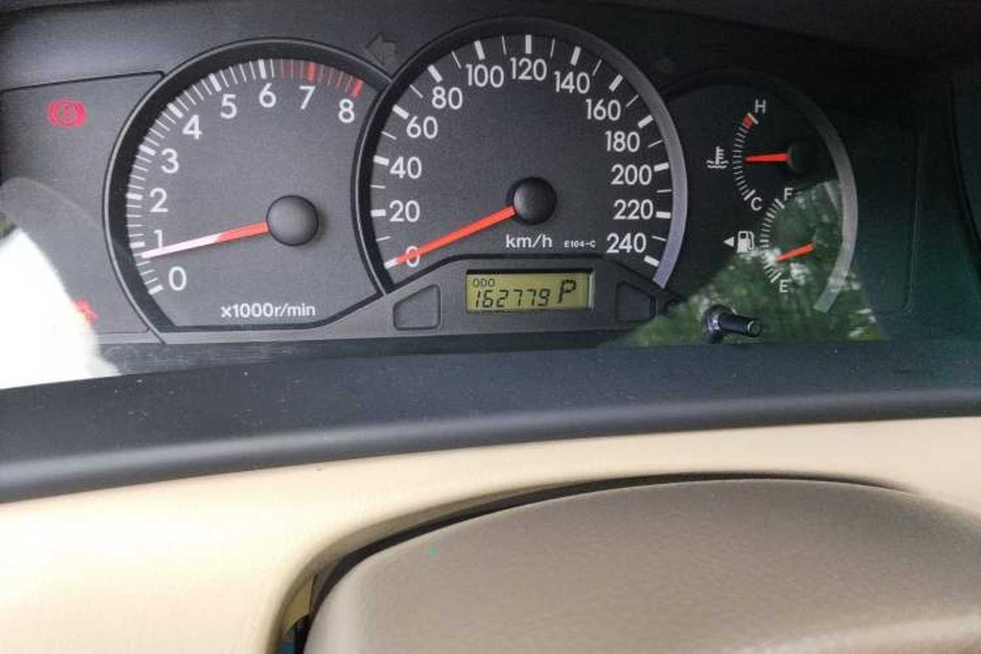 Used Toyota Corolla EX 2011 1.6L Automatic Luxury Edition Odometer Close Up