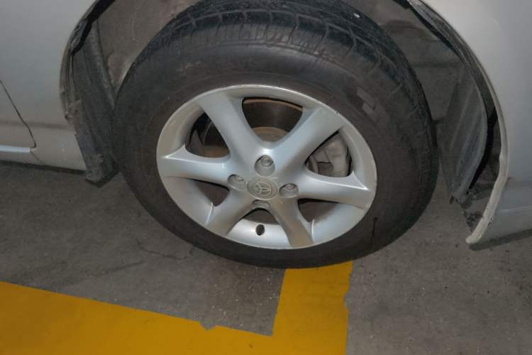 Used Toyota Corolla EX 2011 1.6L Automatic Classic Edition Right Front Wheel Hub