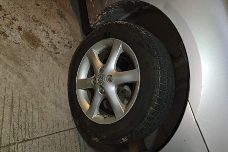 Used Toyota Corolla EX 2011 1.6L Automatic Luxury Edition Right Front Wheel Hub