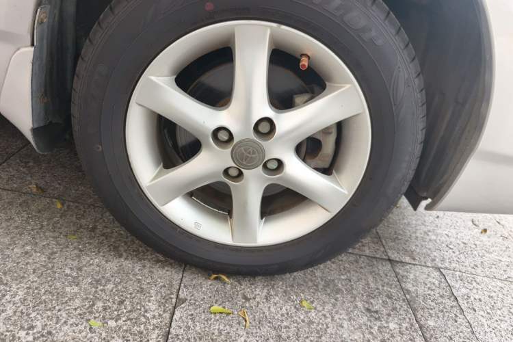 Used Toyota Corolla EX 2011 1.6L Automatic Classic Edition Right Front Wheel Hub
