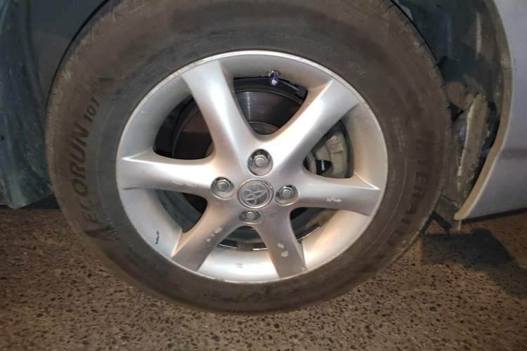 Used Toyota Corolla EX 2011 1.6L Automatic Luxury Edition Right Front Wheel Hub