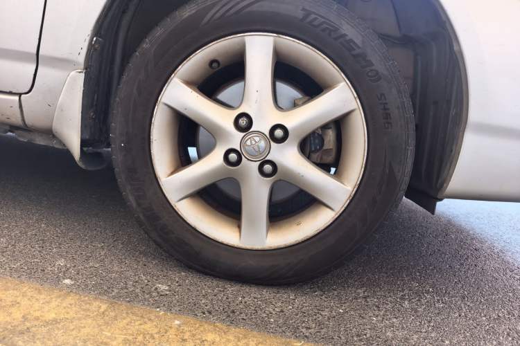 Used Toyota Corolla EX 2011 1.6L Automatic Luxury Edition Right Front Wheel Hub