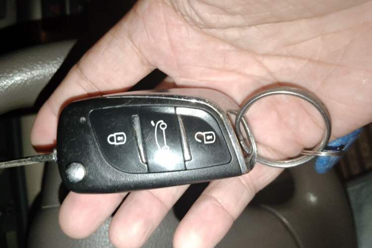 Used Toyota Corolla EX 2011 1.6L Automatic Classic Edition Vehicle Key