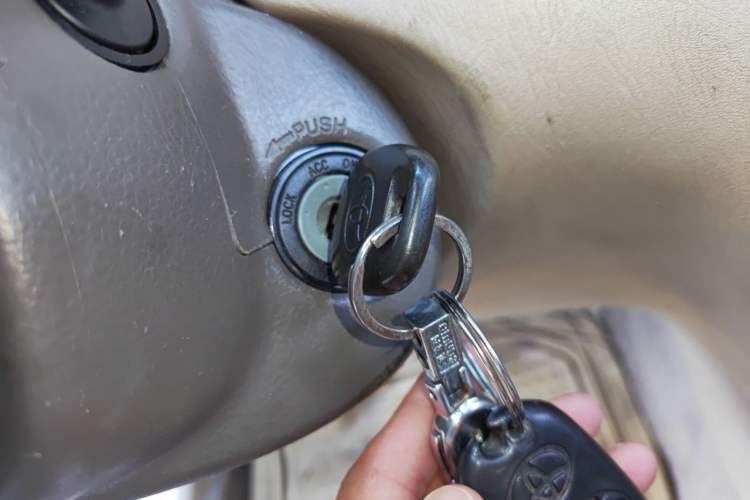 Used Toyota Corolla EX 2011 1.6L Manual Classic Edition Vehicle Key