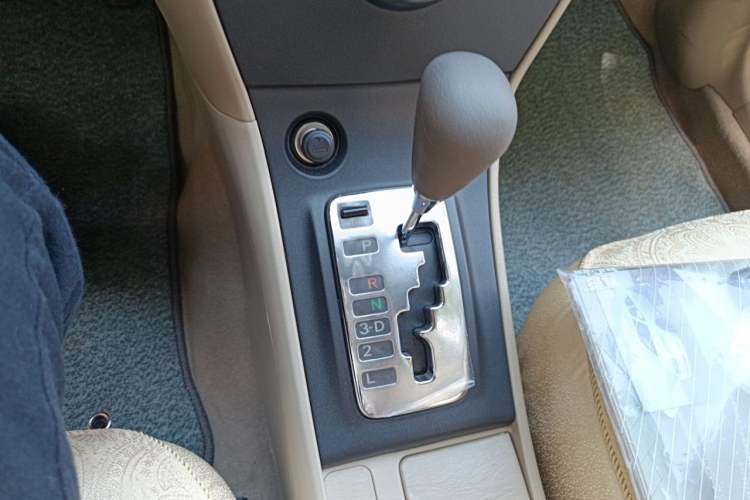 Used Toyota Corolla EX 2011 1.6L Automatic Classic Edition Gear Lever